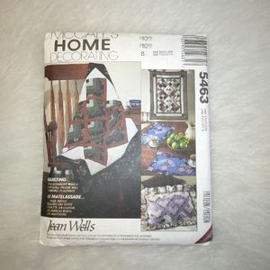 MCCALL'S 5463 Beginner's lap quilt, pillow, wall hanging, and placemats